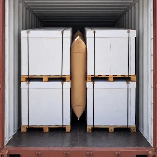 Dunnage airbag filling the void between palletized cargo in a shipping container